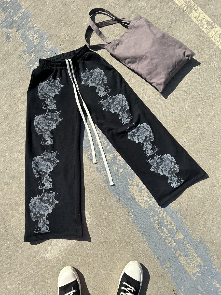 Ajt332Alex's tweet photo. New All just Time this Friday 4/4 
#clothing #clothingbrand #clothingline #tshirt #sweatpants #ajt #designerfit https://t.co/OTgS4V9Wug