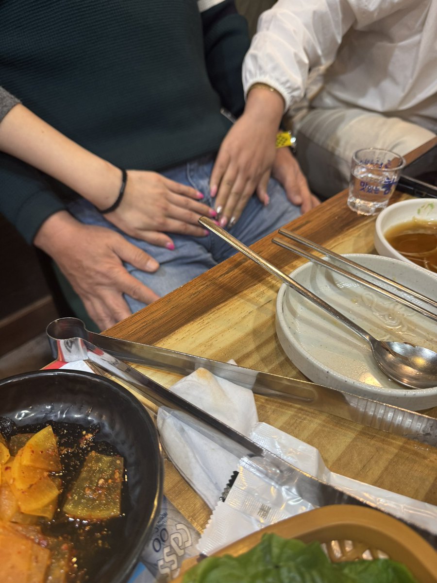 대구에는 주말마다 파티가 있습니다

이제 노는 사진 좀 적극적으로 올려 볼께요

함께 하시고 싶으신 분들 맘껏 찔러주세요

술 ㅅㅅ 스크린 매주 합니다

#대구부부
#대구커플