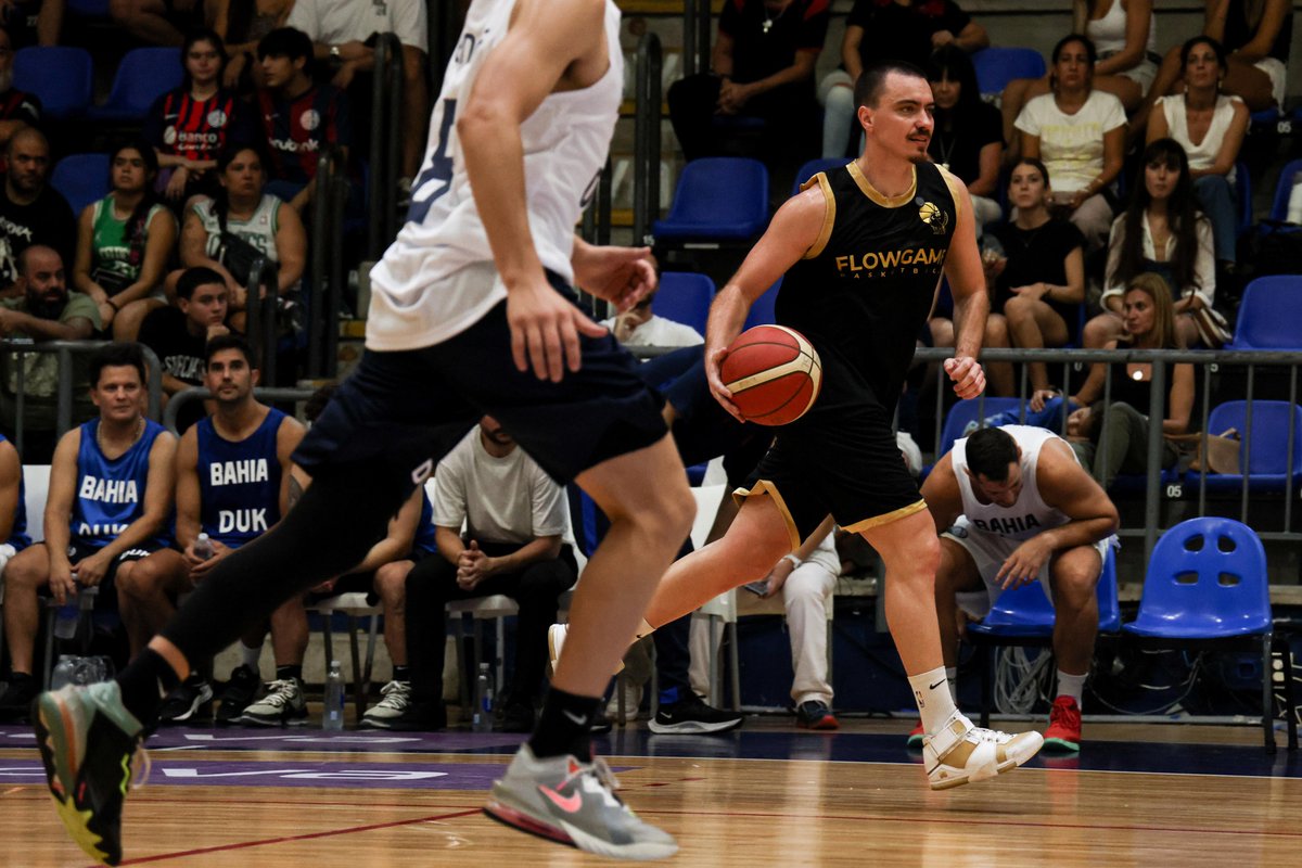 💙❤️ De Boedo para Bahía Blanca, de todo corazón

Emotiva noche en el Roberto Pando: #SanLorenzo organizó un partido de básquet solidario, para ayudar a quienes sufrieron por las terribles inundaciones.

🏀 Jugadores de distintas ligas y famosos (como Juan "Pipa" Gutiérrez