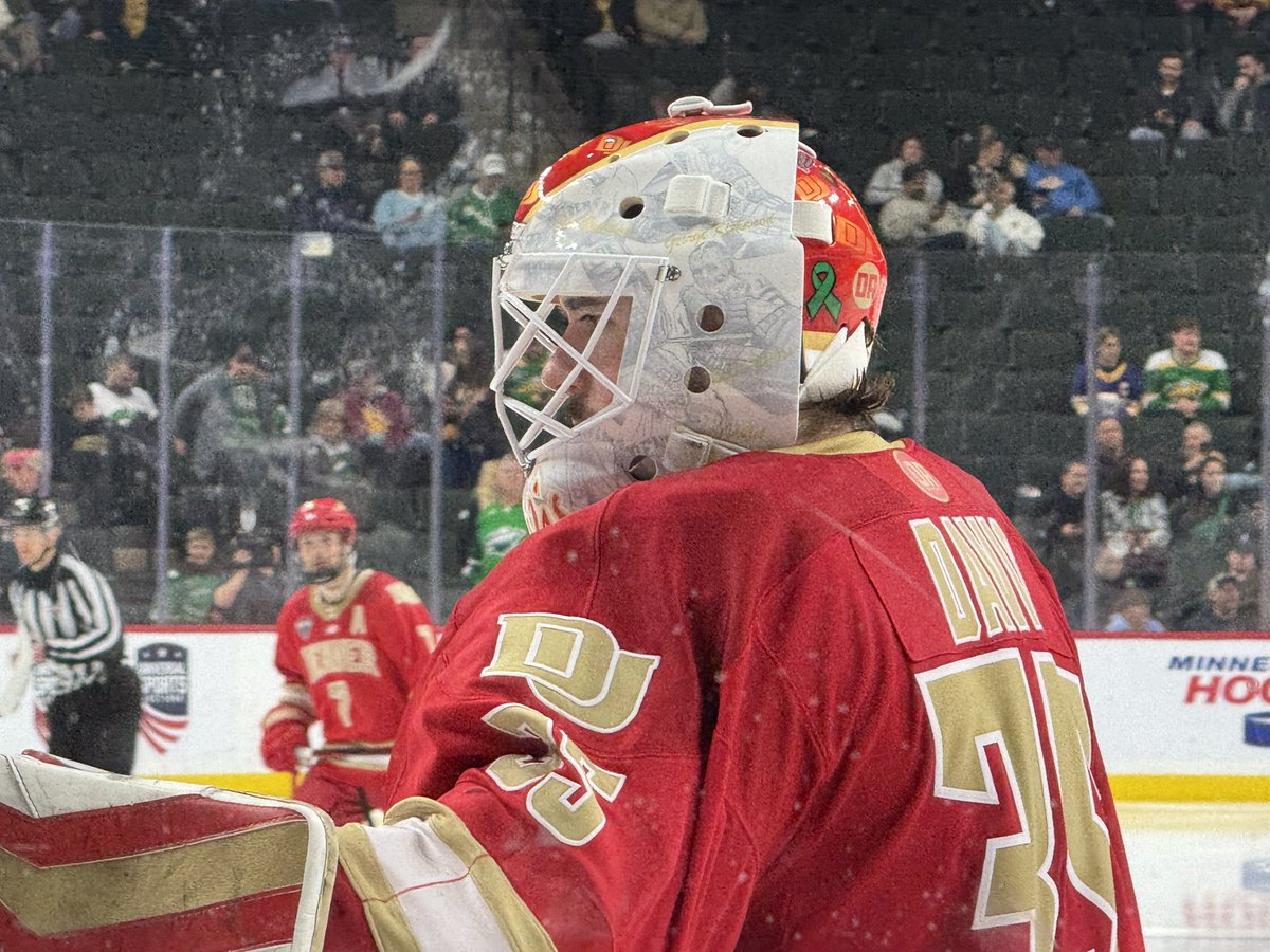 CollegePucksC2C's tweet photo. Congratulations @DU_Hockey PIONEERS continue their march to 11 @NCAAIceHockey championships with 3-1 EN victory over @BC_MHockey @TheNCHC proves it again! This conference is the best in college hockey! #SeeYouInStLouis https://t.co/C8uKw9G7fE