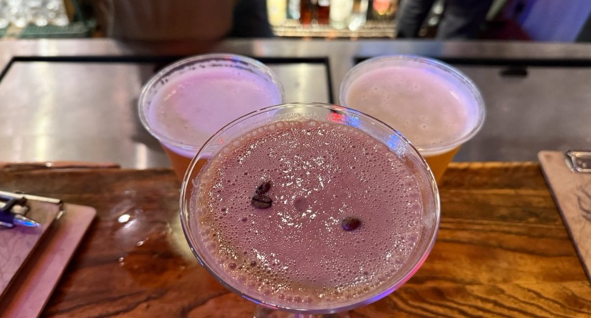 Cheers!!🍻🍸#MickeyMouse #Disneyland