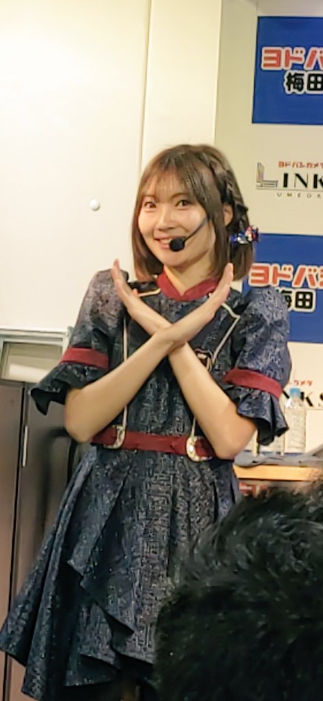 NeIwithSKE48's tweet image. 翌日30日には大阪にて同様のリリイベに参戦。フリーライブの観覧は中盤くらいの位置でした。特典会の私物サインでは宮﨑さんと同じ誕生日のあるものに書いていただきました。小ネタに付き合っていただいて感謝です。
#LINKLPLNET #リンプラ #胸にいつもガンプラを #宮﨑菜々 #みやなな #なな民s