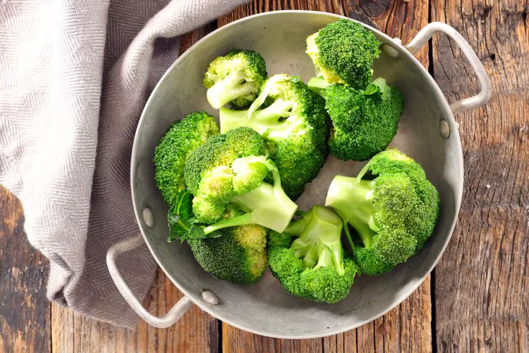 Flavor_Journey's tweet image. 🥦 Upgrade your broccoli game! Roast with olive oil &amp;amp; garlic for crispiness, or toss in lemon zest for a vitamin C boost. Even picky eaters will crave it! #HealthyEating #CookingHacks #VeggieLov