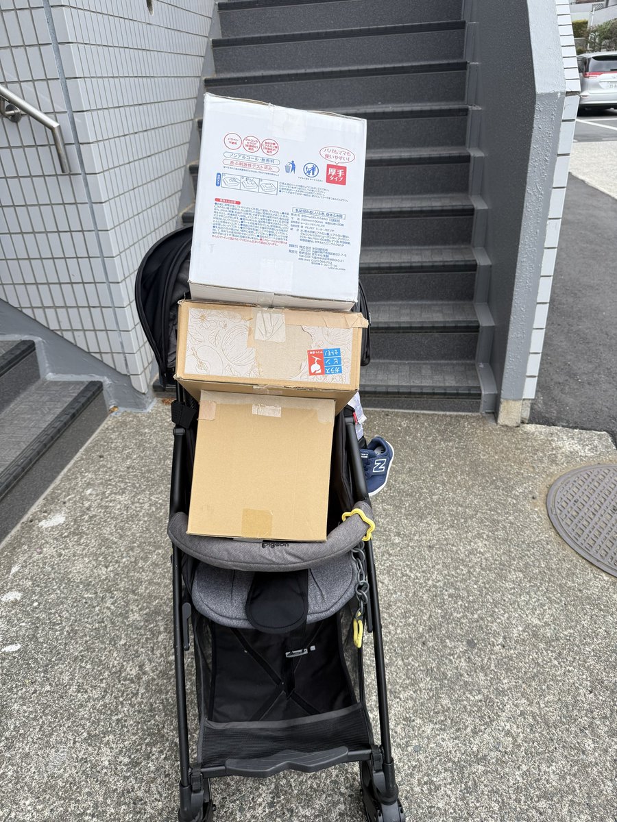 kumiiii310's tweet image. 今回委託販売いただいた出店者さんの備品たちをお返ししにいきます📦📦📦
現地には来れなくても、盛り上げたいっていう気持ちが本当に嬉しくてありがとうございましたの気持ちがいっぱい！

私はまだあと少し、マルシェ余韻に浸ってすこしお仕事が続きます☺️

#hatchLabMarche #ハッチラボマルシェ