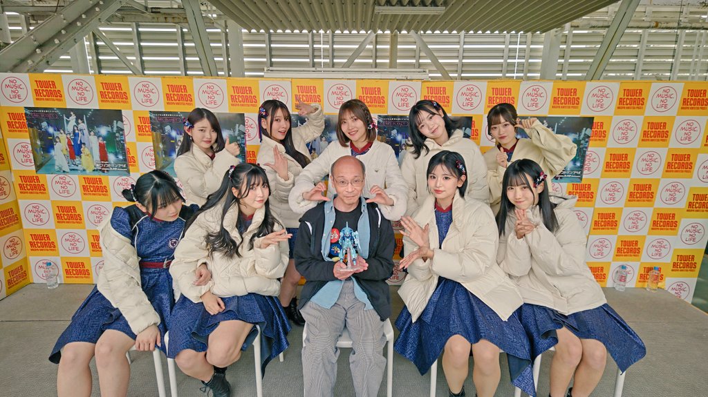 NeIwithSKE48's tweet image. 3/29の名古屋リリイベでは地元効果なのかフリーライブも前方位置で観覧。特典会では先日製作したReZEL(みやなな仕様)もご本人に直接見ていただきました。集合写真にも持参したのですが···荒井さん？w
#LINKLPLNET #リンプラ #胸にいつもガンプラを #リリイベ #なな民s #みやなな  #めいガーデン
