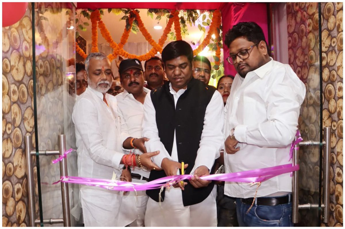 rajababusahani0's tweet photo. जन्मदिन की ढेर सारी बधाई एवं शुभकामनाएं।
सुप्रीमो मुकेश सहनी जी।
#विकासशील_इंसान_पार्टी #vipparty #MukeshSahani #Mallah #BiharElection2025 https://t.co/VbG8I7bL1r