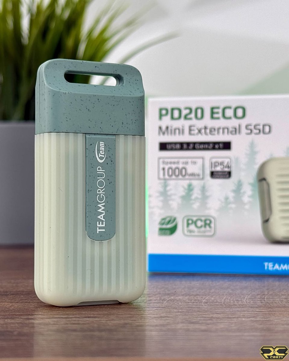 TeamGroup_JP's tweet image. 75%PCRプラスチック製の外付けSSD——PD20 ECO Mini 🍃
🌏USB 3.2 Gen2 x1経由で最大転送速度は1000MB/s、IP54認証済みで、PC、ラップトップ、タブレット、スマートフォンなど幅広いデバイスで使用できます。
IG📸@pc.crazy
#teamgroup #teamforce #teamcreate #pd20eco #ssdexternal #ssdeco