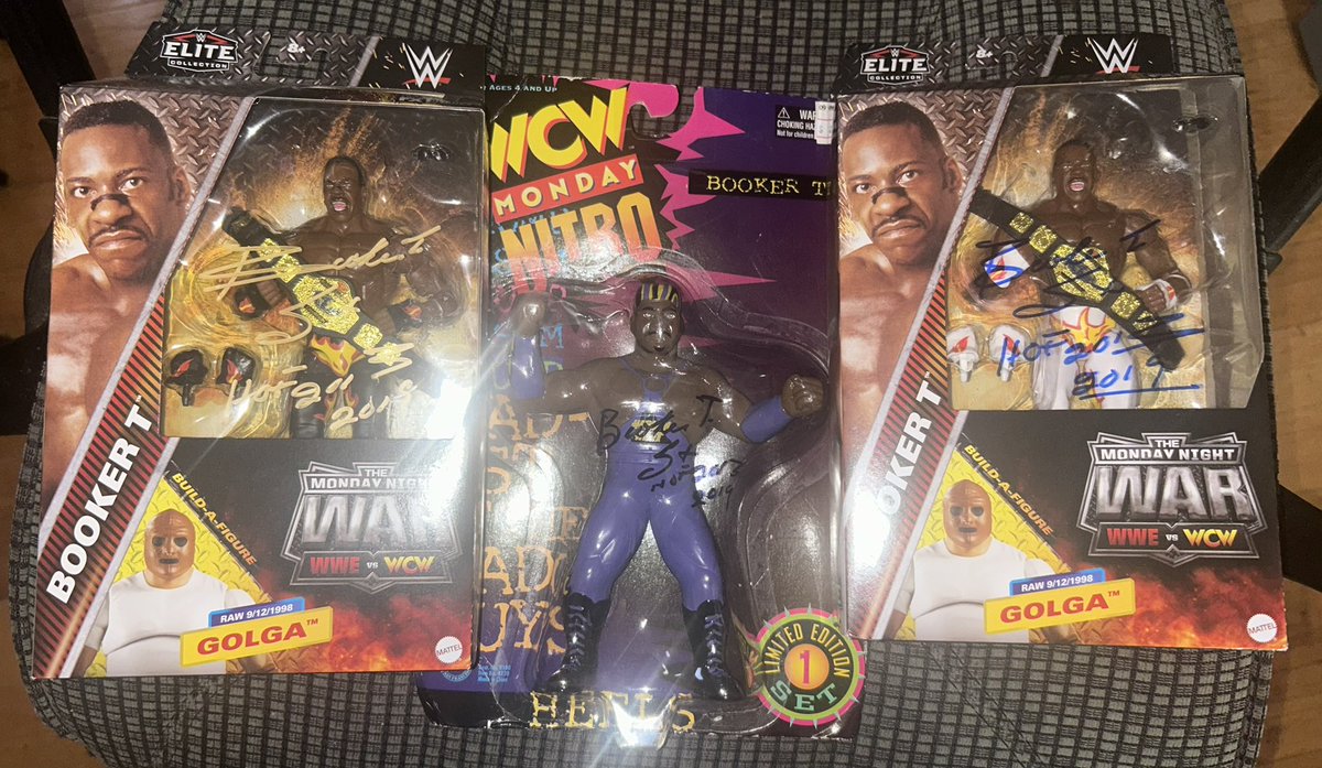 Awww shucky ducky quack quack!!! What an honor it was to meet 2x WWE Hall of Famer and 5x 5x 5x WCW Champion King BOOOOKAAAAHHHH <a href="/BookerT5x/">Booker T. Huffman</a> <a href="/GalaxyConRVA/">GalaxyCon Richmond</a> #GalaxyConRichmond