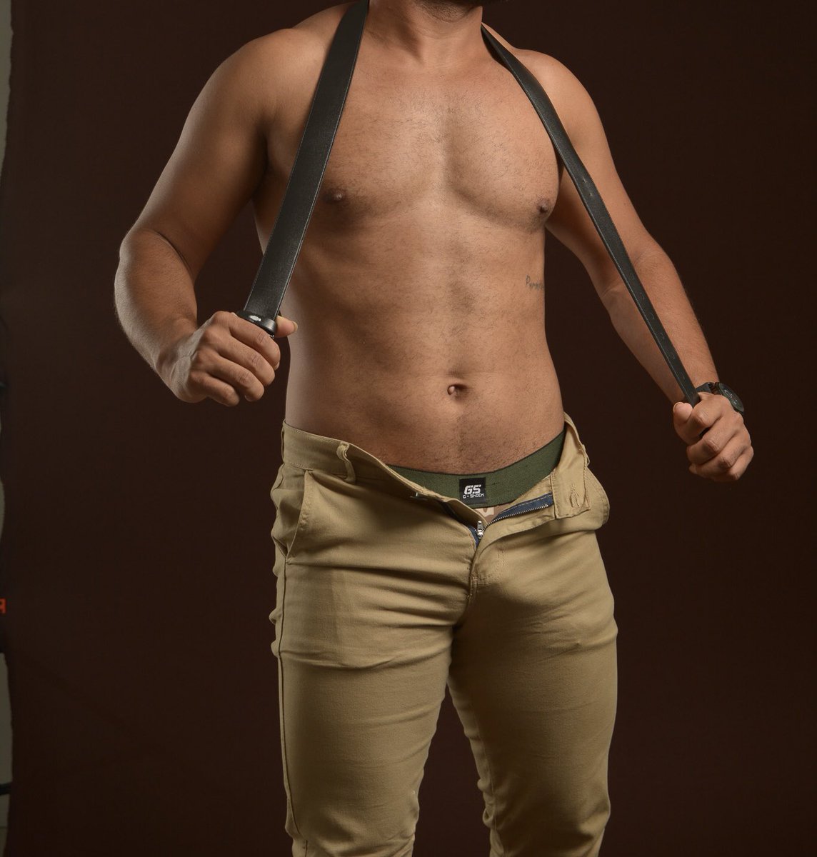 Entrei aqui possivelmente pelos mesmos motivos que você, em busca de inspiração pra bater uma.
Aberto a sair do virtual, sendo bom e consensual tudo pode acontecer.
Vamos desenrolar?