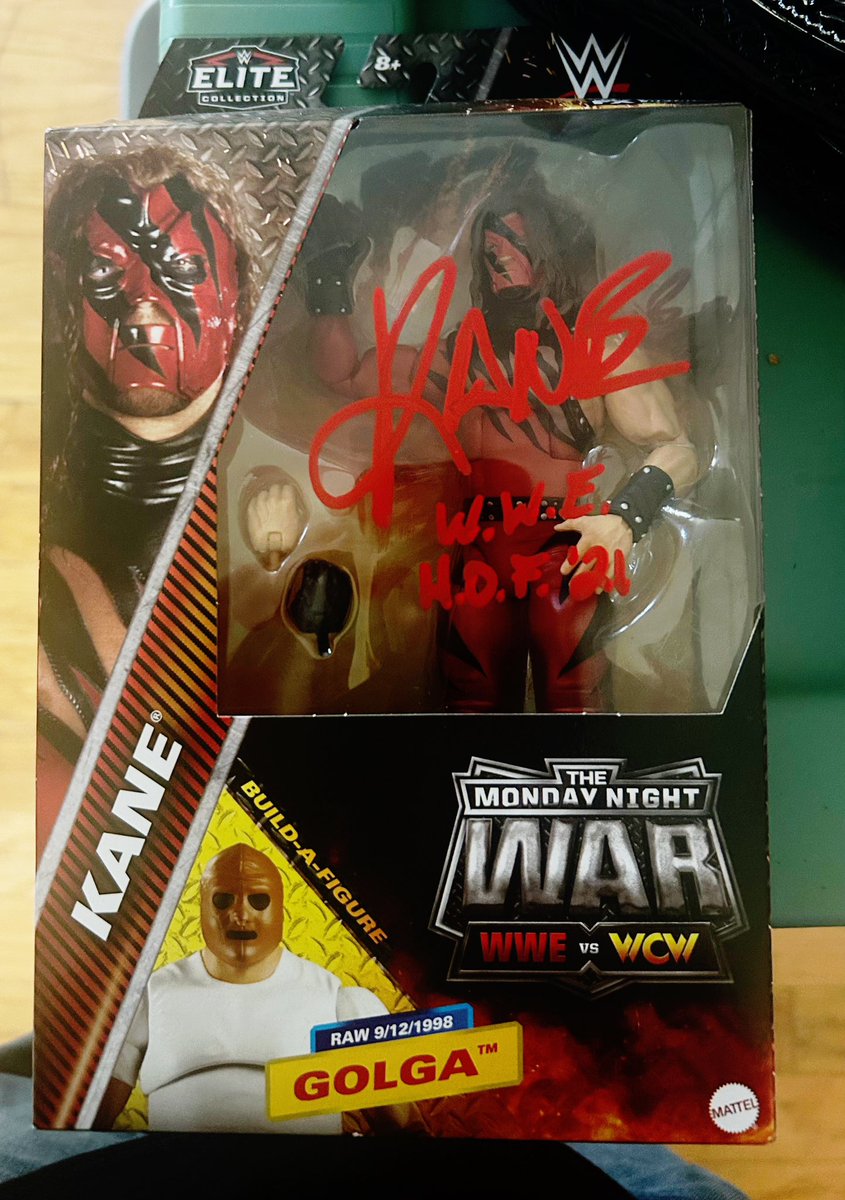 THAT’S GOTTA BE THAT’S GOTTA BE <a href="/KaneWWE/">Kane</a> or Mayor <a href="/GlennJacobsTN/">Glenn Jacobs</a> or the man that hopefully tombstones <a href="/GovTimWalz/">Governor Tim Walz</a> here soon #GalaxyConRichmond