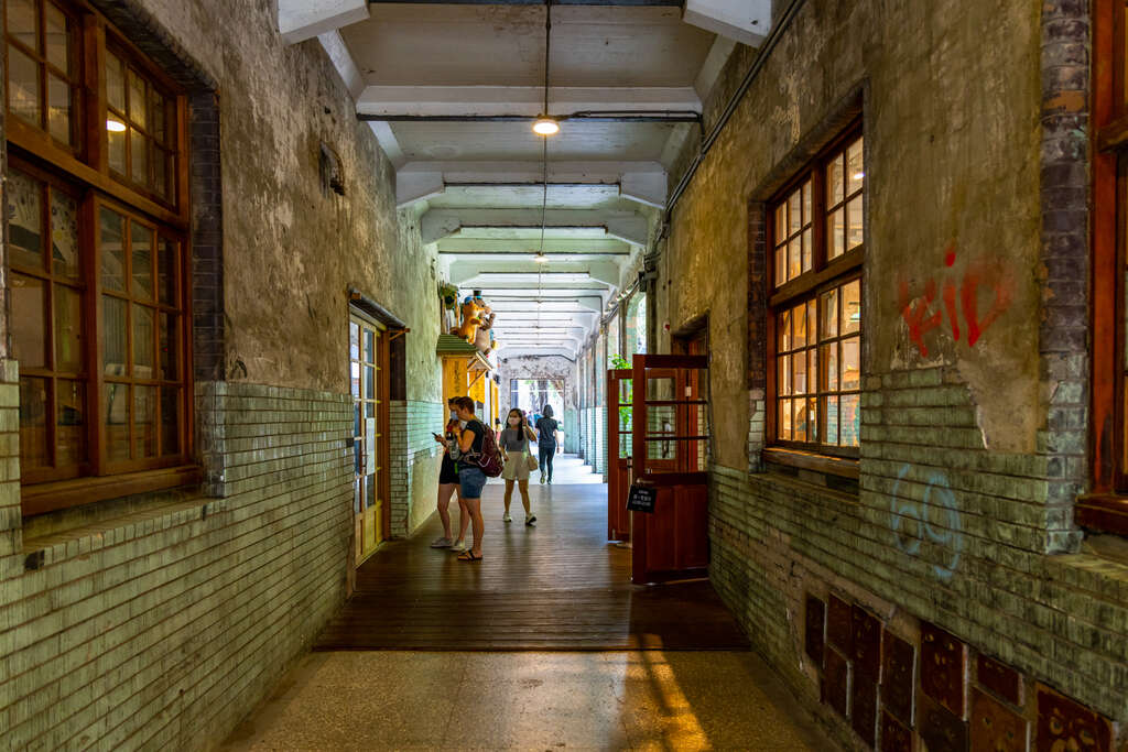 Taiwan_Thailand's tweet image. 🌳สวนสาธารณะกลางเมือง Huashan 1914 Creative Park

🥰เที่ยวไต้หวัน ที่ #Huashan 1914 Creative Park อีกหนึ่งแหล่งรวมงาน #ศิลปะ สุดฮิปใจกลาง #เมืองไทเป โดดเด่นด้วยสถาปัตยกรรมผนังอิฐสีแดงสไตล์วินเทจที่ให้กลิ่นอายยุค 90 ในวันวาน🎨

 #ไต้หวัน #taiwan #ไทเป

📸ที่มา/ภาพ : 台北旅遊網