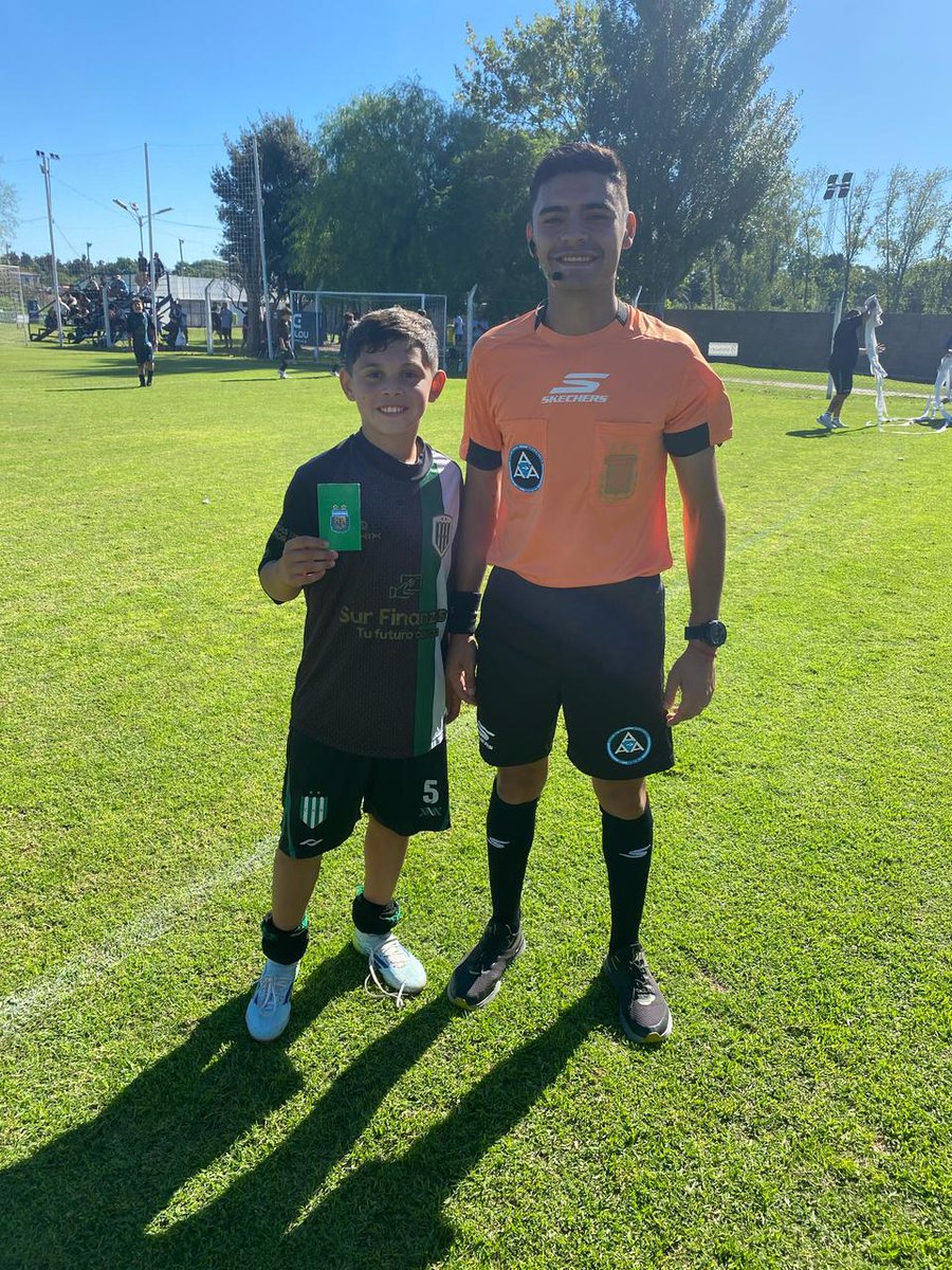 Formativo_AFA's tweet photo. 🟩Tarjeta Verde el el Fútbol Infantil de @afa 
Categoría 2014
Luciano  Montenegro (@gimnasiaoficial) y Jeremías Arce (@CAB_oficial)
Árbitro: Brian Silva Bravo. https://t.co/jogOf7FaVu