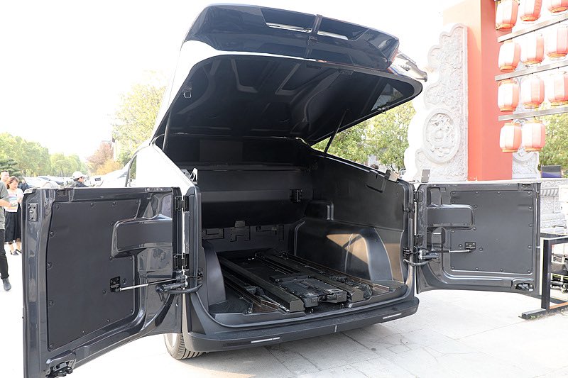 china_foco's tweet image. Recentemente,carro voador de #Xiaopeng Huitian, denominado de porta-aviões terrestre, realiza o teste de voo sobre águas.