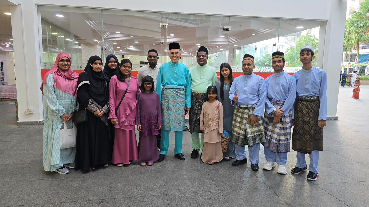 MohdShukriYajid's tweet photo. Alhamdulillah, selesai menunaikan solat sunat #Aidilfitri bersama warga @MSUmalaysia dan tetamu di @ICCMSU. Semoga semua di dalam keberkatan menyambut hari bahagia bersama keluarga tersayang. @MSUcollege @msumcmalaysia @sbiyayasanmsu #EidMubarak https://t.co/oSjzXFgsxr