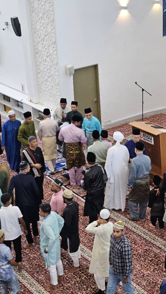 MohdShukriYajid's tweet photo. Alhamdulillah, selesai menunaikan solat sunat #Aidilfitri bersama warga @MSUmalaysia dan tetamu di @ICCMSU. Semoga semua di dalam keberkatan menyambut hari bahagia bersama keluarga tersayang. @MSUcollege @msumcmalaysia @sbiyayasanmsu #EidMubarak https://t.co/oSjzXFgsxr
