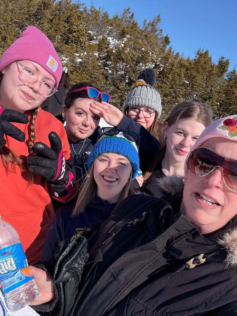 mschloediamond's tweet photo. Education Week 2025: Day 5
Theme - Sports Day 🏒🏂
Couldn’t have had a more perfect day to participate in SSNL’s “Dart Outdoors” !
Soccer, races, and of course a boil up! 😋
Word of the day "team"
@NLTeachersAssoc
@schoolsportsnl
#NLEduWeek2025
#AdventureInLearningNL https://t.co/Eu9xosRHCx