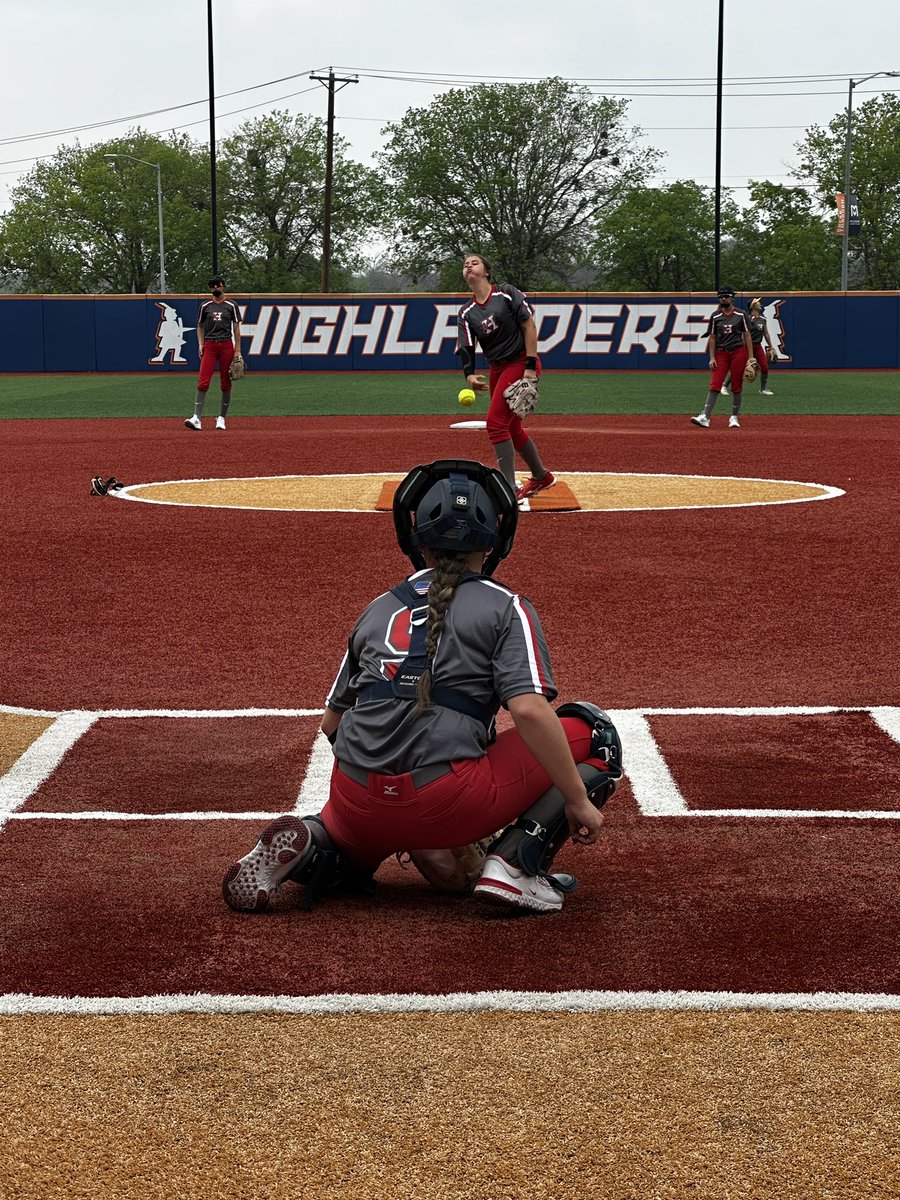“Luke warm makes everyone throw up. It’s gross!” 🔥 Thank you  <a href="/McLennan_SB/">McLennan Softball</a> for hosting a Hotshots team camp today!  <a href="/CoachBerry33/">Chris Berry</a> gave an insightful and inspiring talk that will definitely stick with me. “Everything you do matters!”  #bangbang 

<a href="/hotshotsnation/">Hotshots Fastpitch</a> 
<a href="/terry_seneca/">Terry Seneca</a>