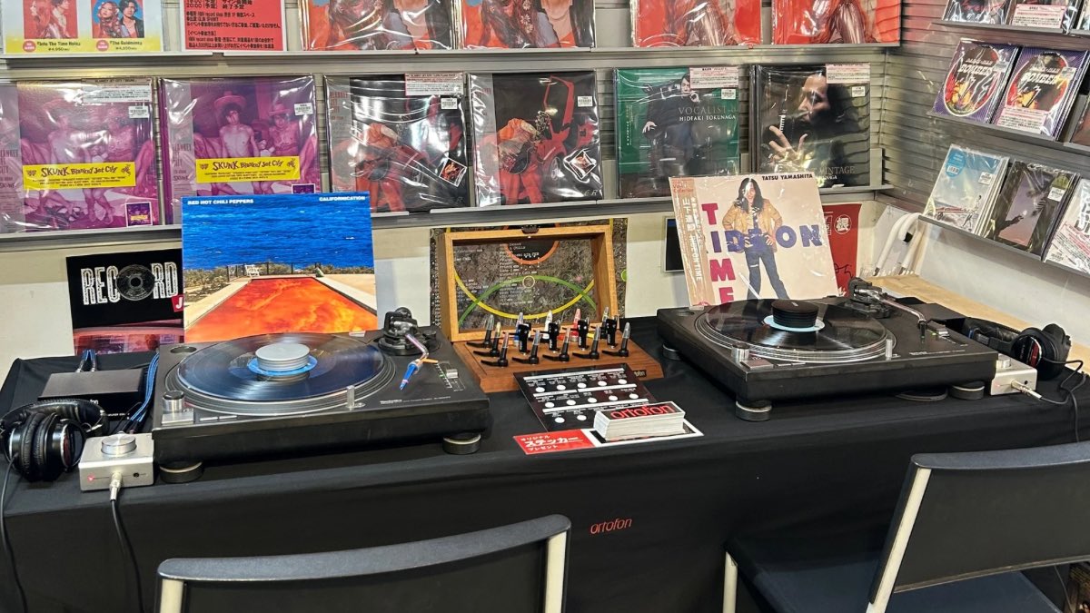 ortofonjapan's tweet photo. HMV record shop 渋谷でのOrtofon POP UPにご来場いただいた皆さま、ありがとうございました!
HMV record shop Shibuya × SWARM label
Slipmat Exhibitionは4/1までBankrobber LABOにて開催中。
購入特典(グッズセット)も継続中です!
#オルトフォン #SWARM #Slipmat #HMVrecordshopSHIBUYA https://t.co/Hnt9psC8J9