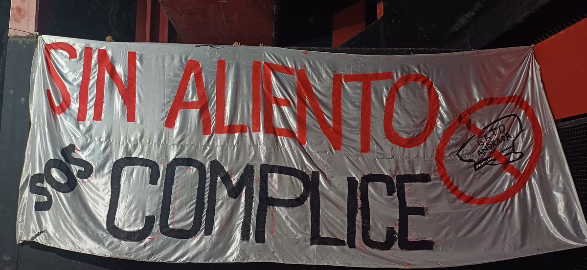 vallejosvalen_'s tweet image. Tu cancha la hizo videla
El que no salta tiene estadio militar, es policía y de central 🔇