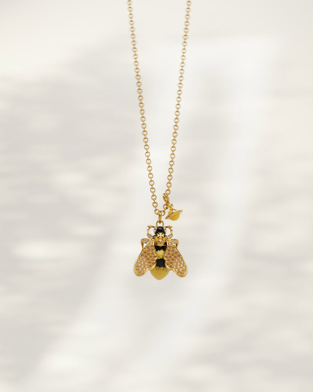【Vivienne Westwood】Bumble Bee ペンダント ネックレス Vivienne Westwood】Bumble Bee ペンダント ネックレス