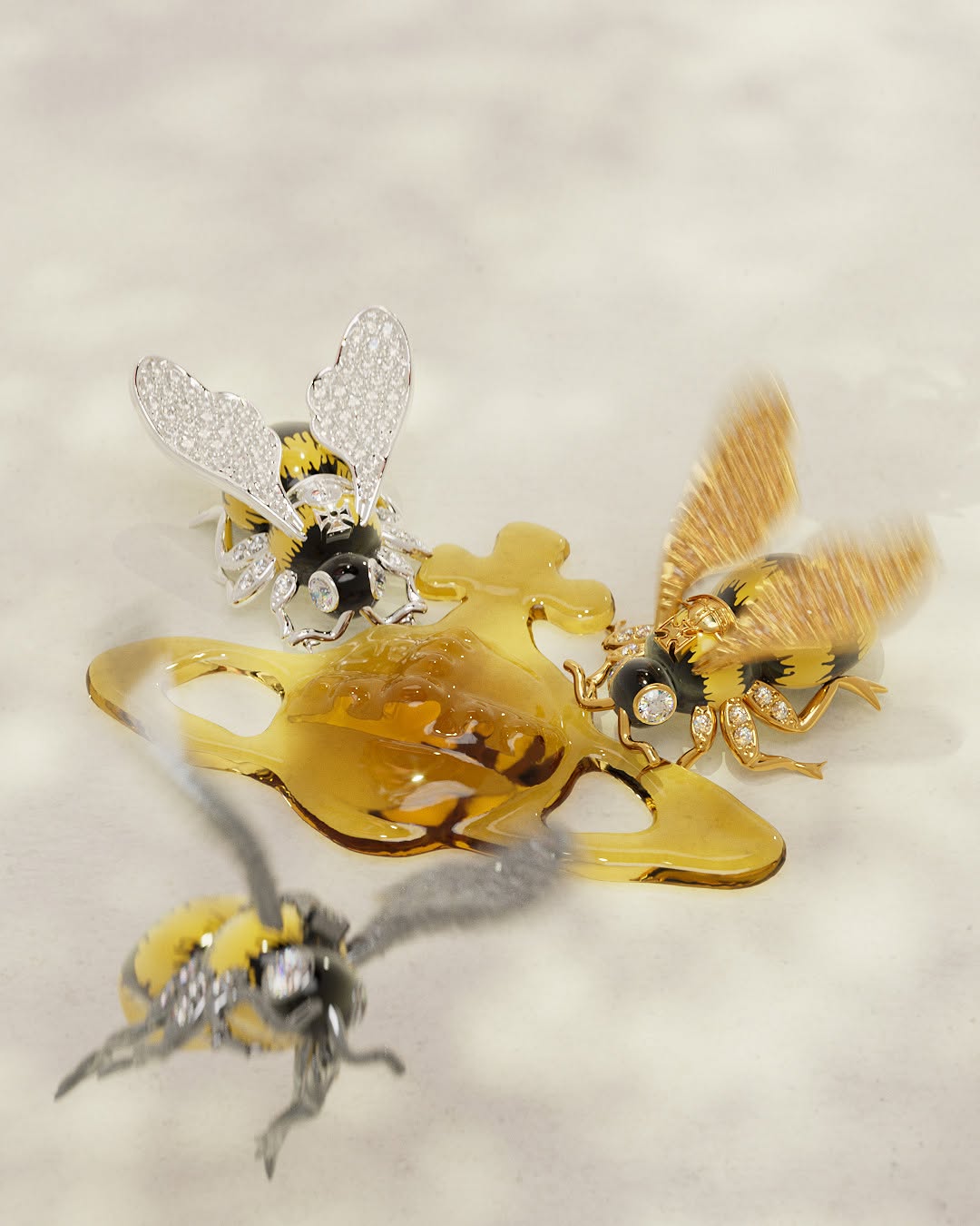 関税・送料込【Vivienne Westwood】Bumble Beeペンダント 新作【Vivienne Westwood】Bumble Beeハチ ペンダントネックレス
