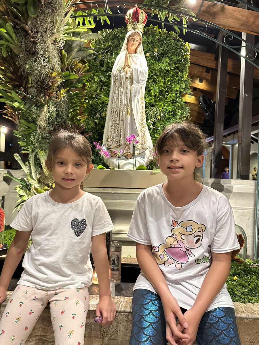 He sido un padre involucrado en sus vidas desde el día de su nacimiento. Desde ese momento descubrí el significado del verdadero amor que me ha llenado mi corazón de una inmensa felicidad y regocijo. Ahora las han separado injustamente de mi