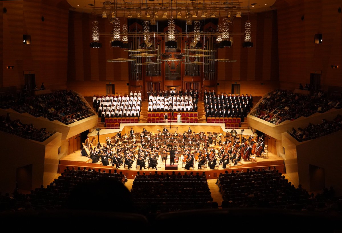 Suntory Hall (@suntoryhalle) on Twitter photo Chief conductor Kahchun Wong <a href="/kahchun_music/">Kahchun Wong</a> led the <a href="/Japanphil/">日本フィルハーモニー交響楽団</a> in two spectacular performances of Mahler's second Symphony, with soloists Tamayo Yoshida (sop), <a href="/shimizukasumi/">清水華澄</a> (mezzo) , and the chorus of <a href="/TCM_tokyo_ondai/">東京音楽大学(TCM)【公式】</a> (March 7, 8) suntory.com/culture-sports…
📷山口敦 Chief conductor Kahchun Wong <a href="/kahchun_music/">Kahchun Wong</a> led the <a href="/Japanphil/">日本フィルハーモニー交響楽団</a> in two spectacular performances of Mahler's second Symphony, with soloists Tamayo Yoshida (sop), <a href="/shimizukasumi/">清水華澄</a> (mezzo) , and the chorus of <a href="/TCM_tokyo_ondai/">東京音楽大学(TCM)【公式】</a> (March 7, 8) suntory.com/culture-sports…
📷山口敦