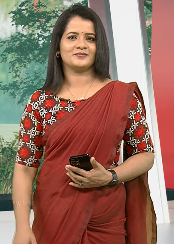 djs_woe's tweet photo. #indian #beauty #djs_woe #kerala #keralawoman #saree #SareeTwitter #southindian #style #tvanchor #newsanchor #Anchor #beautifullady https://t.co/zuZwhDTzDX