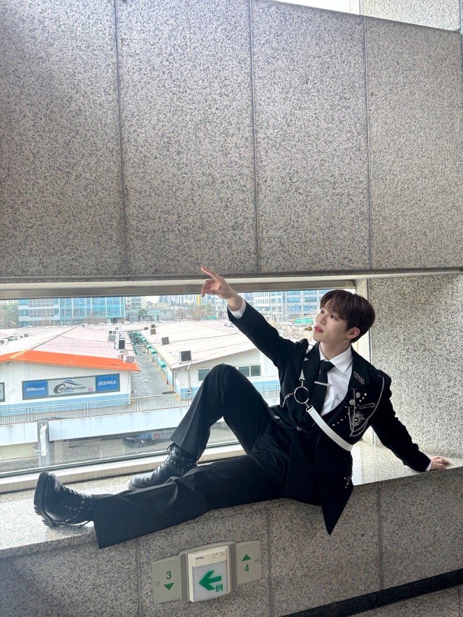 thewind_twt's tweet photo. [#김희수] 천지창조🫵⛪️ https://t.co/LB1IAzKGPv