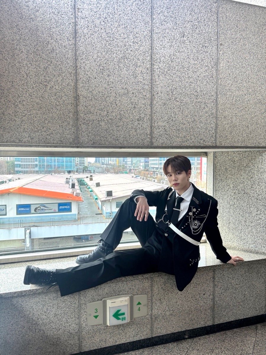 thewind_twt's tweet photo. [#김희수] 천지창조🫵⛪️ https://t.co/LB1IAzKGPv