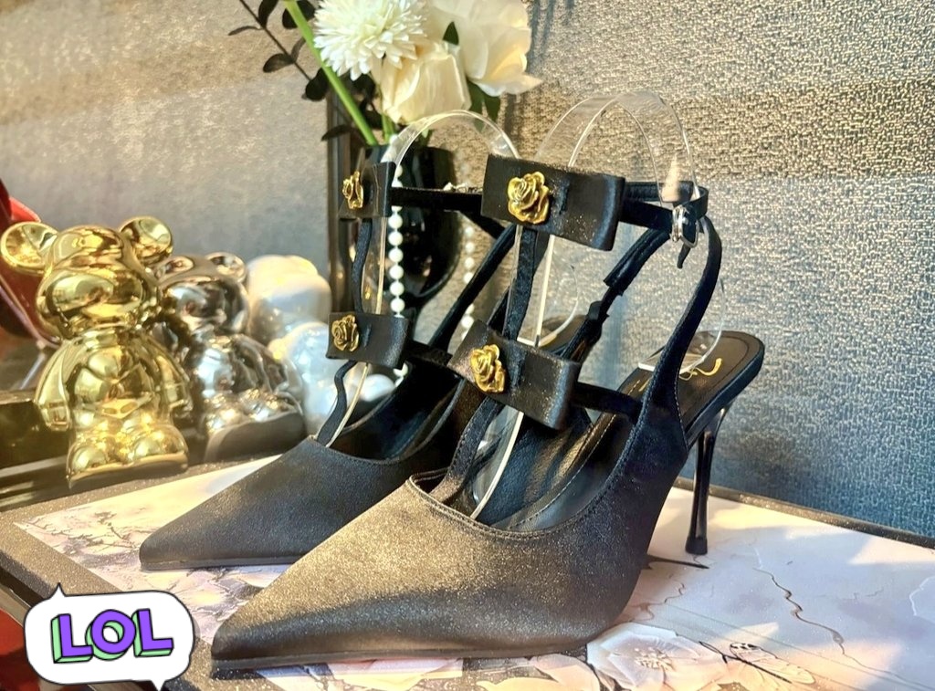 昨晚上和小猫大do特do了，小猫失智到大喊姐姐，主人，好爽好爽，哈哈哈哈，我还是蛮吃她这套的，泪眼汪汪的求你操她的时候，请问谁不迷糊？不过今天早晨架不住她哽哽唧唧的哼唧，我又狠狠地do了她一顿，孩子现在跟我说腰疼，我说吃都吃了，你怎么还抱怨喂的太饱了？#lesbian #女同 #拉拉 #les #H #SM