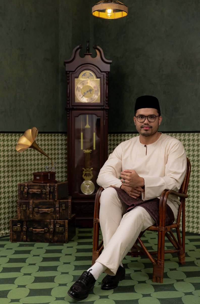 Drop your raya ootd. Selamat hari raya! 🤍