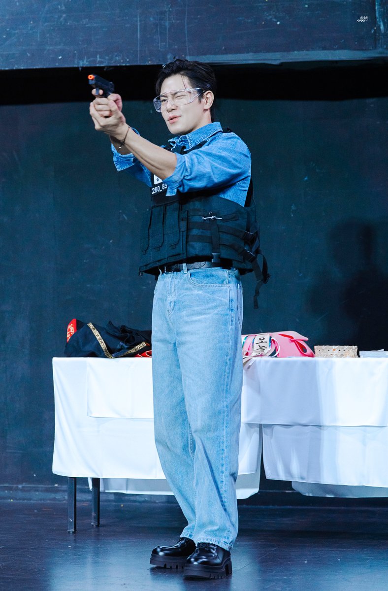 roemf_pic's tweet image. 250329 넘버원 팬싸인회

이규형