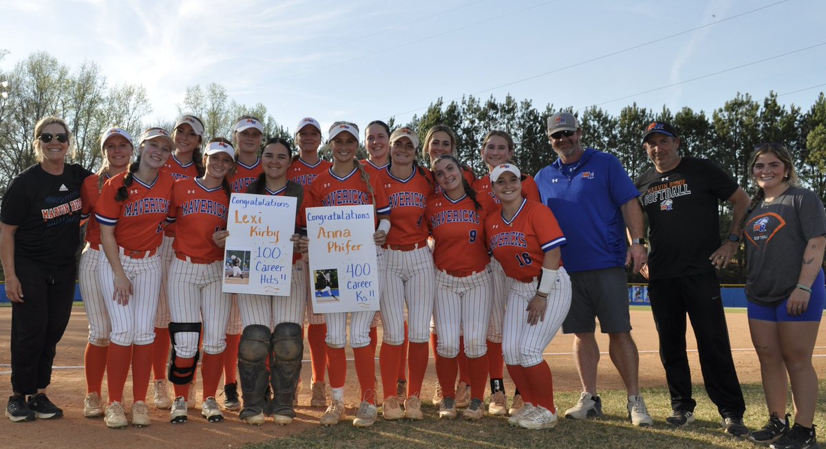 Full team 🙌 Friday vs Sun Valley!  

Multiple hits: Kirby 💣, Tracy, Ziecik, Studney, D’Amico, Husband

Additional hits: Sperduto &amp; Gibbons. 

Phifer &amp; McArdle 🔥 in ⭕️

Fun to recognize Kirby - 100 career hits &amp; Phifer - 400 career Ks! 💥🎉💪

Next up Weddington on Tuesday