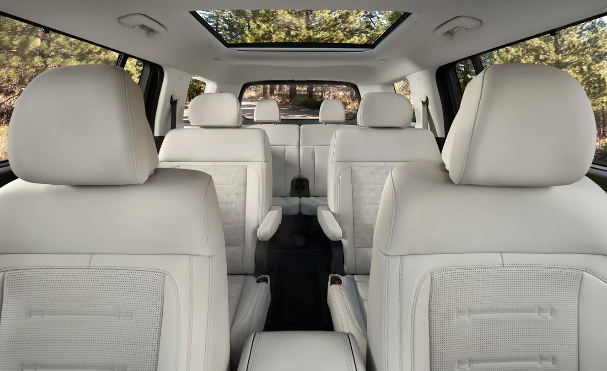 WayneHyundai's tweet image. Step inside the 2025 SANTA FE Hybrid and experience luxury redefined! 🌟

#WayneHyundai #SantaFeHybrid #SantaFe2025 #HybridLuxury #LuxurySUV #SUVLife

waynehyundai.com