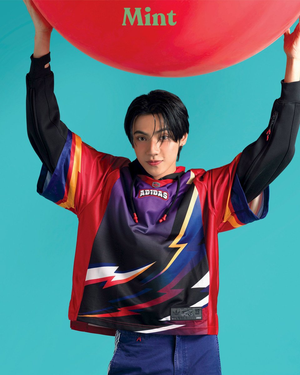 สดใสพร้อมแข่ง! ชมภาพลุคใหม่สไตล์สปอร์ตของ ’ภูธัชชัย-ภีมวสุ’ จากวง #BUSbecauseofyouishine ที่แท็กทีมมาขึ้นปก #MintVol27 ด้วยเสื้อผ้าจากแบรนด์ดังใน <a href="/siam_center/">Siam Center</a> ที่แฟน ๆ ช้อปลุคตามกันได้ก่อนไปเจอพวกเขาทั้งคู่ในงาน OLYMPOP แต่ก่อนหน้านั้นเตรียมเป็นเจ้าของ Mint Vol.27 พร้อมดันได้เลย