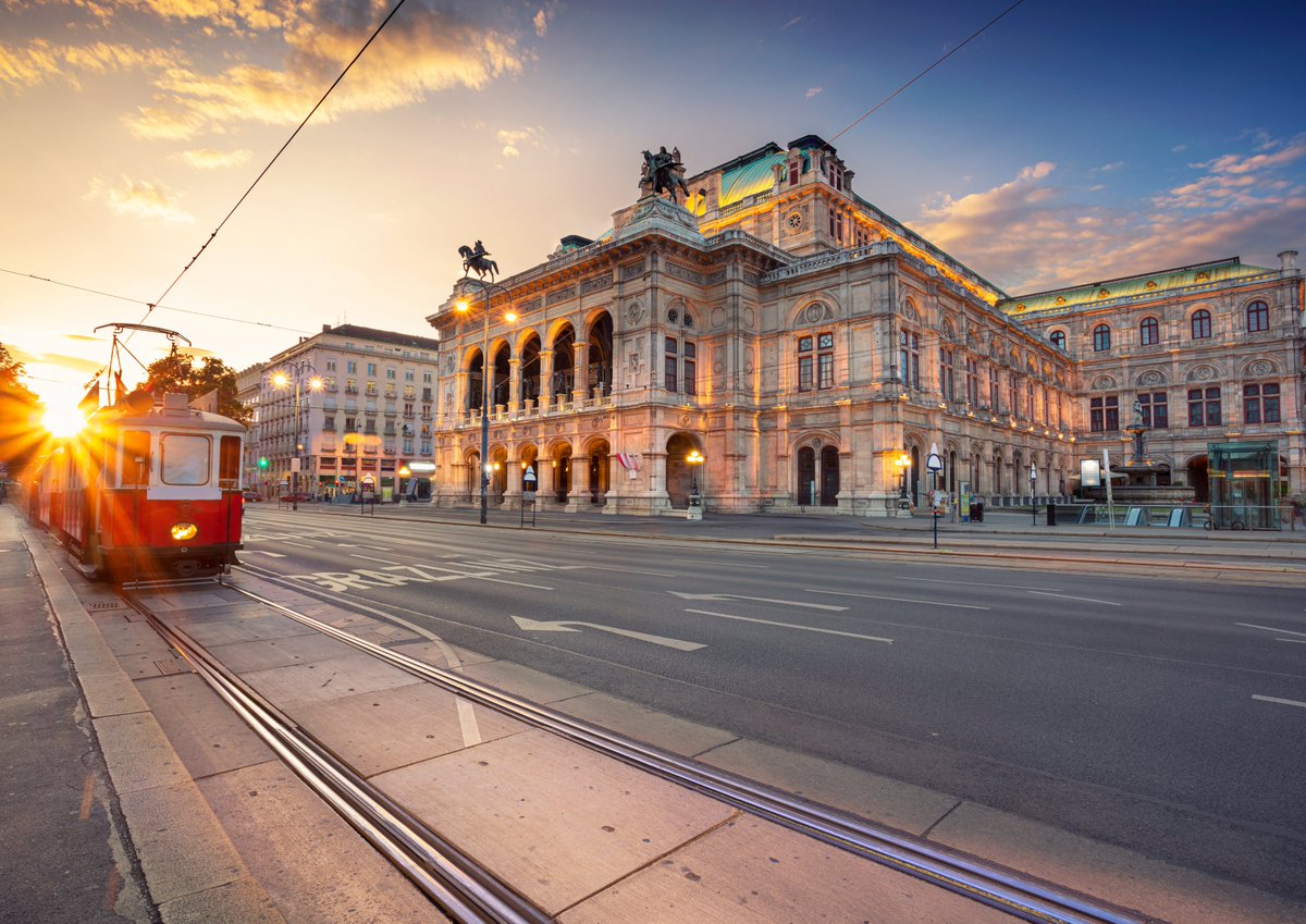 Our students and staff have arrived in #Vienna! Catching a little sleep on the plane, they are now ready for a full day ahead - with walking tours, a spot of shopping and taking in this the sights of this beautiful city. #wheregirlsboldlygo 🇦🇹