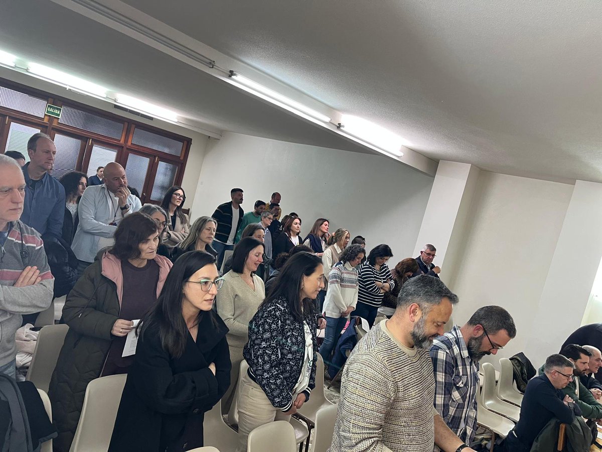 mondonedoferrol's tweet photo. 🙏🏽✝️ O profesorado de #Relixión e os educadores cristiáns da zona de A Mariña participaron, no colexio O Pilar de #Foz, nun retiro de #Coresma dirixido polo bispo Fernando G. Cadiñanos
#PeregrinosDeEsperanza #Xubileu2025 @Evangelizacion_ @prensaCEE @UpFoz https://t.co/IxaQDgtesS