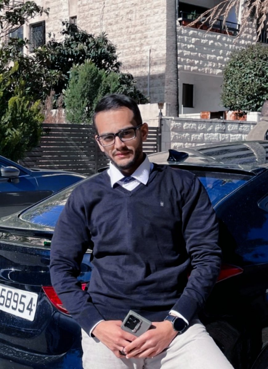 MrwanDmour's tweet photo. بمناسبة حلول عيد الفطر المبارك، أهنئكم بهذه المناسبة العظيمة، وأسأل الله العلي القدير أن يعيده علينا وعليكم بالخير واليمن والبركات، وأن يتقبل منا ومنكم صالح الأعمال ويجعل أيامكم كلها فرحاً وسعادة.  
عيدكم مبارك، وكل عام وأنتم بخير."
#عيد_الفطر_المبارك_1446 #الأردن https://t.co/lGeFiqvZIG