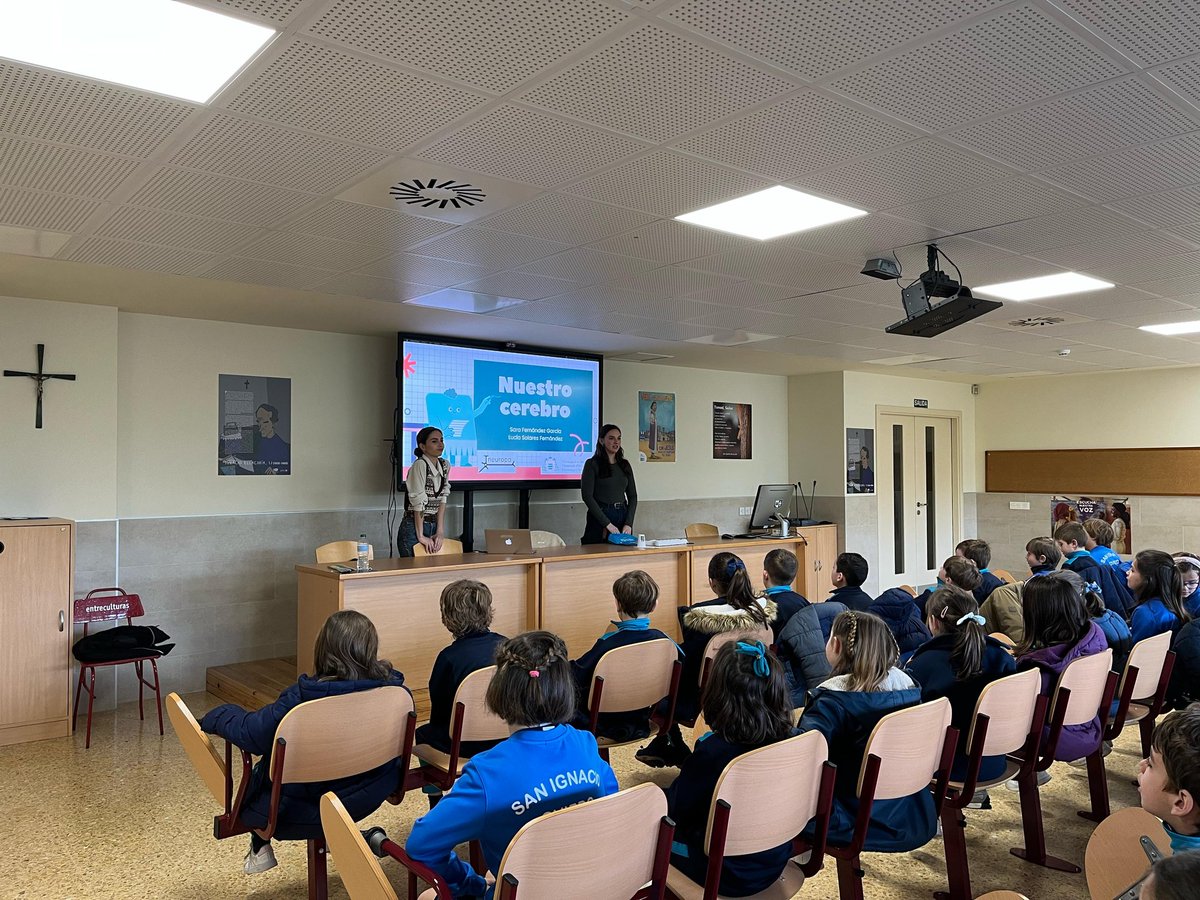 🧠 El pasado jueves, el Colegio San Ignacio de Oviedo vivió una jornada llena de ciencia y diversión con "La Carrera de las Neuronas" y "Pon a Prueba tu Memoria", organizadas por INEUROPA dentro de la #SemanaDelCerebro2025.👩‍🔬 Impartidas por Lucía Solares y Sara Garcia-Navarra.