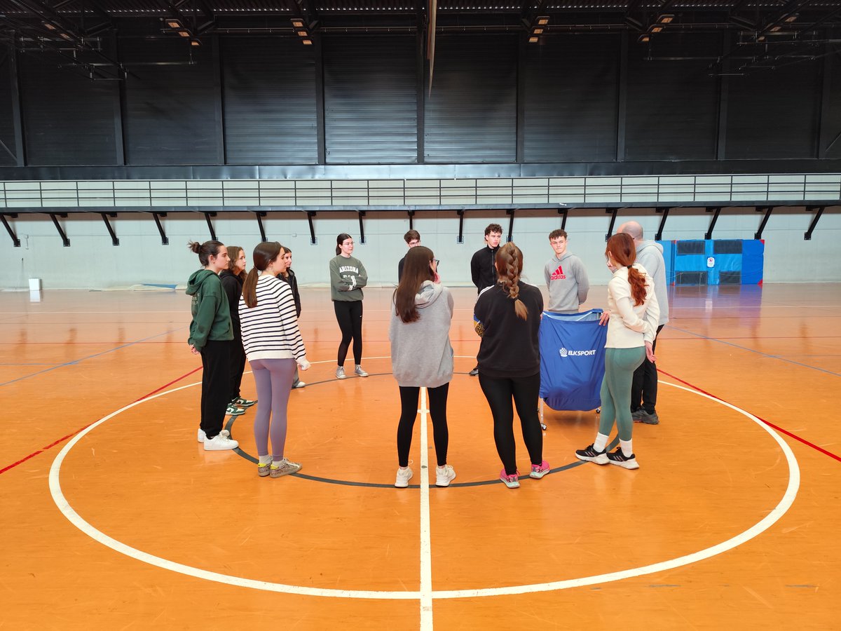 Taller de "Comunicación y equipo" dentro del Programa #USJConnectaTalento de <a href="/_usj_/">Universidad San Jorge</a>  en colaboración con #DeportesUSJ. Desarrollando #softskills a través de actividades no formales. Disfrutar aprendiendo. Aprender disfrutando.