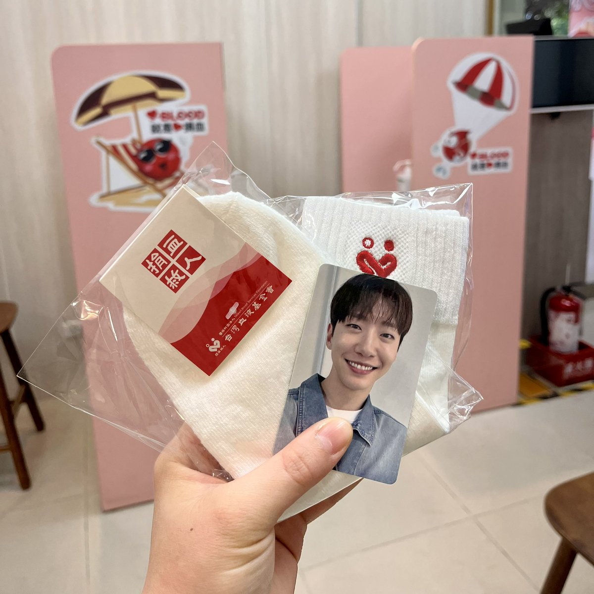 CBAPTT466's tweet photo. 🎊 Happy birthday 방용국 🎉

생일 축하해 내 슈퍼 아이돌🍷

헌혈하다❤️

#OUR_GREEN_YONGGUK
#영원한리더_방용국_생축 
@BAP_Bangyongguk https://t.co/xn5aPyERFr