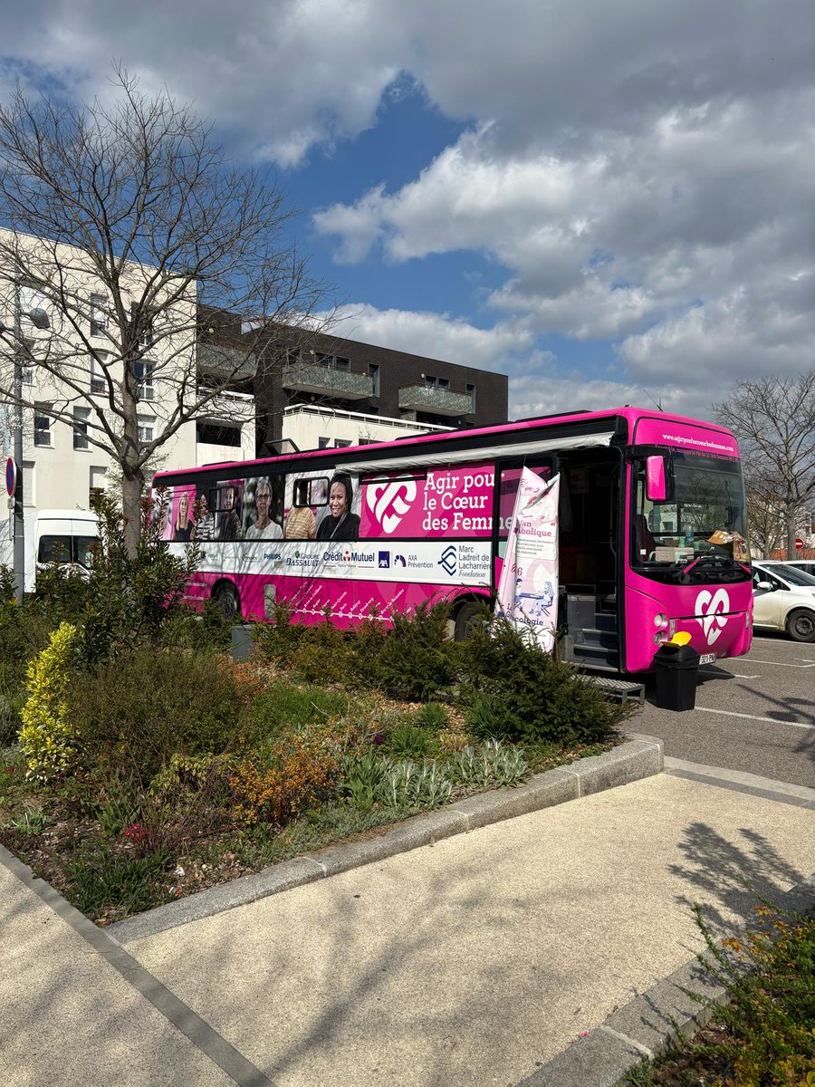 Bayer France (@bayer_fr) on Twitter photo 𝟯 𝗷𝗼𝘂𝗿𝘀 𝗱’𝗮𝗰𝘁𝗶𝗼𝗻. Tour de France Solidaire, Étape 3 ! Aux côtés d'<a href="/ACF_WCHF/">Agir pour le Coeur des Femmes</a> à #Décines, #BayerFrance se joint au #BusduCoeur pour sensibiliser & dépister des femmes en situation de précarité. Une action de notre engagement #sociétal « Place à demain ». 💜 𝟯 𝗷𝗼𝘂𝗿𝘀 𝗱’𝗮𝗰𝘁𝗶𝗼𝗻. Tour de France Solidaire, Étape 3 ! Aux côtés d'<a href="/ACF_WCHF/">Agir pour le Coeur des Femmes</a> à #Décines, #BayerFrance se joint au #BusduCoeur pour sensibiliser & dépister des femmes en situation de précarité. Une action de notre engagement #sociétal « Place à demain ». 💜