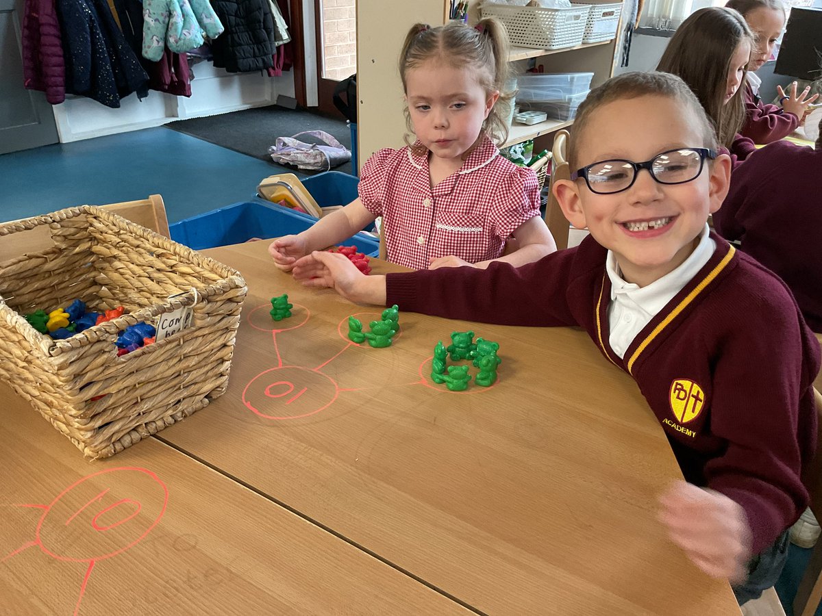 PDA_Rec's tweet image. Exploring 3 ways to form number bonds to ten in maths this morning. We used our part whole model to support us in exploring different ways of making 10😁 #pdamaths