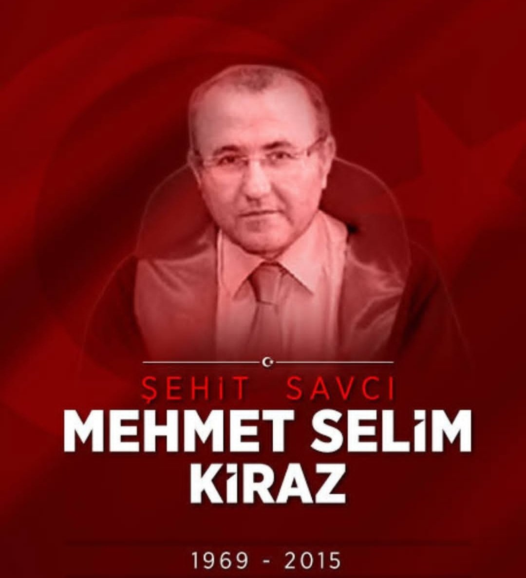 Hain terör örgütü tarafından görevi başında #Şehit edilen Cumhuriyet Savcımız #MehmetSelimKiraz’ı, şehadetinin 10. yılında rahmetle anıyorum.
Ruhu Şâd mekânı cennet olsun.🇹🇷
