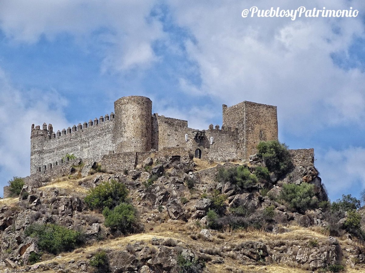 PyPatrimonio's tweet photo. Burguillos del Cerro, municipio de la provincia de Badajoz, pintoresco pueblo que destaca por su encanto rural, su rico patrimonio histórico y su belleza natural.

➡️ Blog https://t.co/gwfgRjLiGP

🎥Vídeo https://t.co/qEtY5K5stY

#España #Extremadura #Badajoz #BurguillosdelCerro https://t.co/4avG1uJjBV