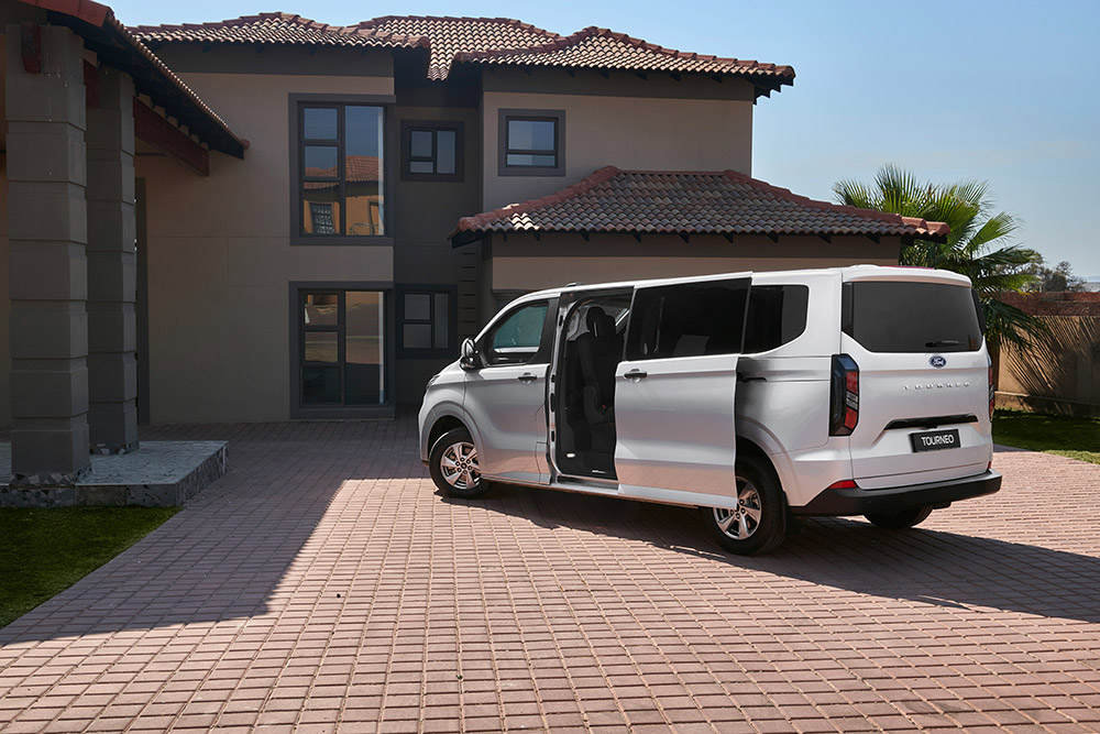 Driven Magazine (@drivenmotoring) on Twitter photo A minibus as a dream car? Bryan Kayavhu wouldโve laughed at the idea โ until he spent a week with the Ford Tourneo Trend LWB. Now, heโs seriously reconsideringโฆ ๐ค๐
๐ rebrand.ly/igx1gtp
<a href="/FordSouthAfrica/">Ford South Africa</a> A minibus as a dream car? Bryan Kayavhu wouldโve laughed at the idea โ until he spent a week with the Ford Tourneo Trend LWB. Now, heโs seriously reconsideringโฆ ๐ค๐
๐ rebrand.ly/igx1gtp
<a href="/FordSouthAfrica/">Ford South Africa</a>