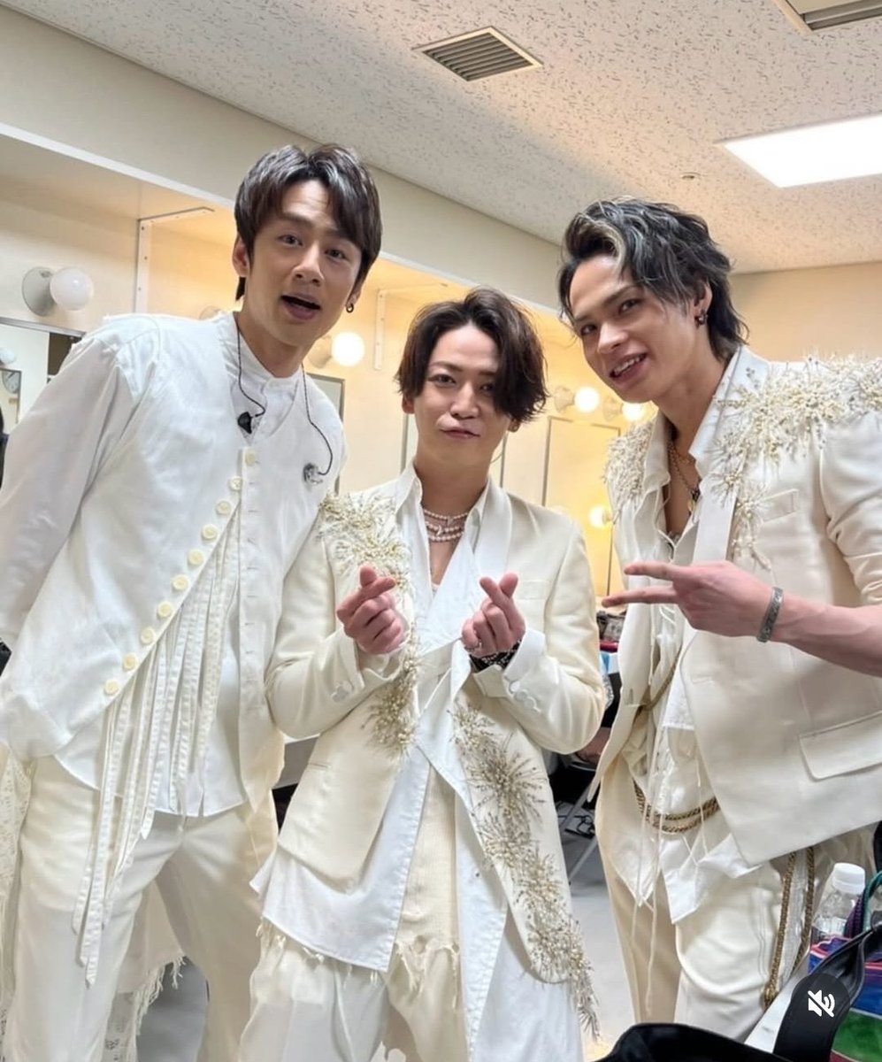 Ueda's IG update

"As of today,
KAT-TUN will shut the curtains

I really thank you all
for having supported us

I'm really so grateful!!

Thank you for your love

#kattun "