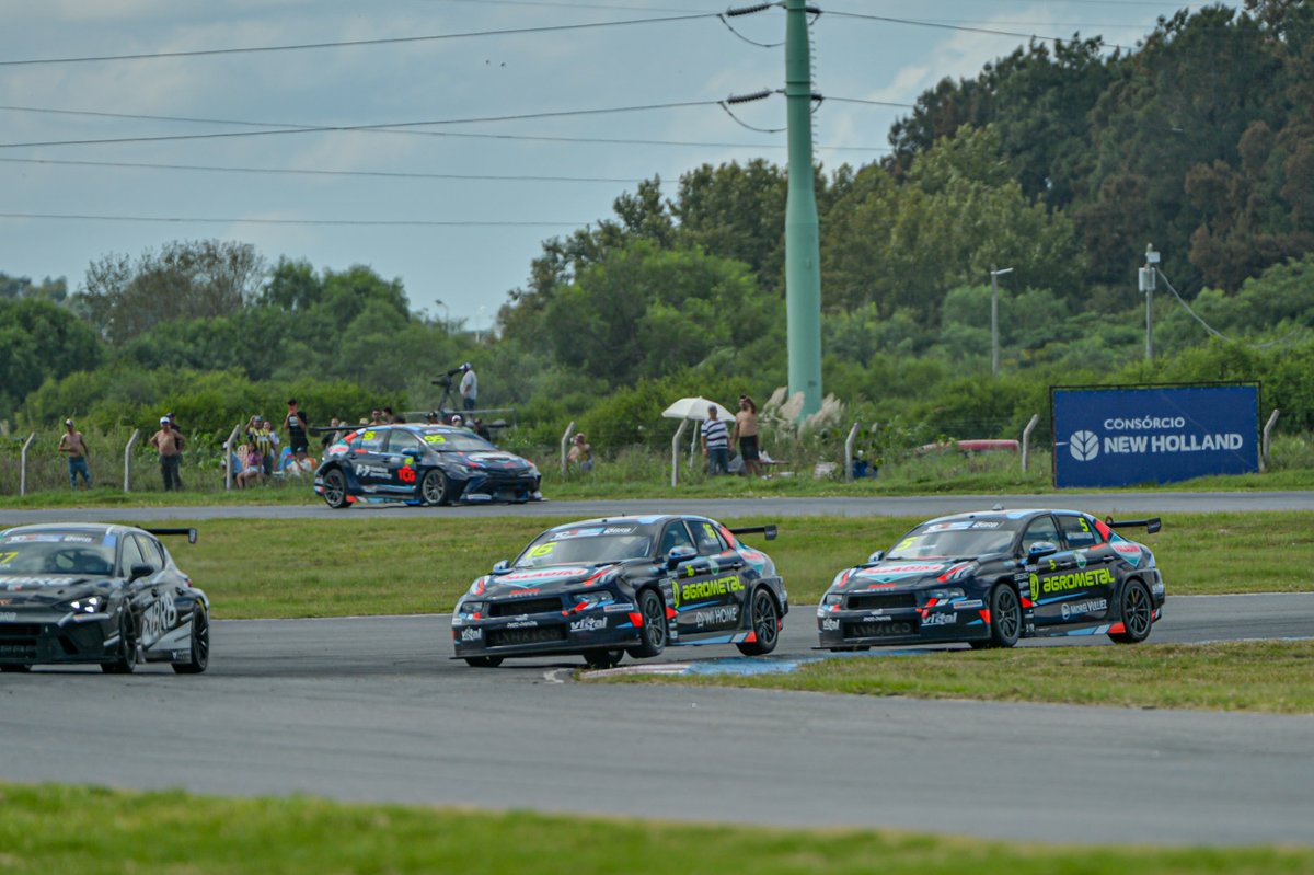 Paladini Racing kicked off the 2025 #TCRSouthAmerica season strongly, with Juan Angel Rosso claiming a podium finish at Rosario! 🏆 Next up for the #LynkCo 03 #TCR customer team is Misiones on April 19-20. 🇦🇷