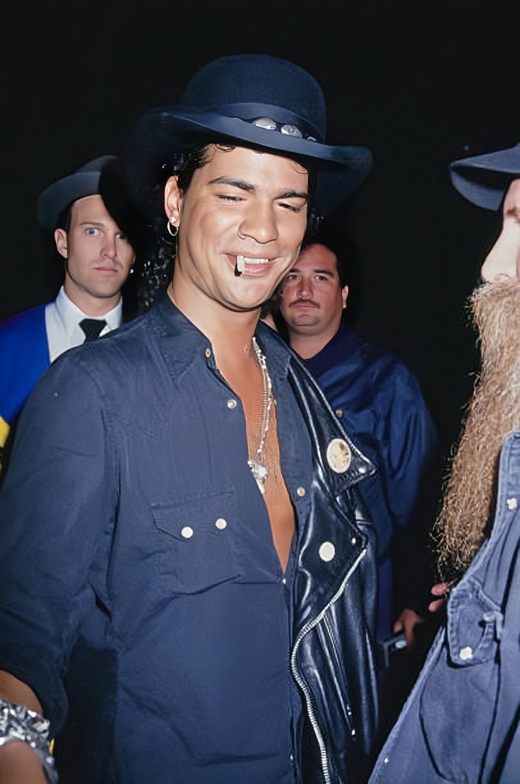 Happy New week for you fuckers! 😁🤍🤍 #Slash <a href="/blackdiamondrs/">Slash's fan joseph italia</a> <a href="/conspiratorita/">CONSPIRATORS ITALIA</a> <a href="/smkcbr/">SMKC Brasil | Fan Club 🇧🇷</a> <a href="/mx_slash/">Slash Army Córdoba</a> <a href="/Slash_China/">Slash Army China</a>